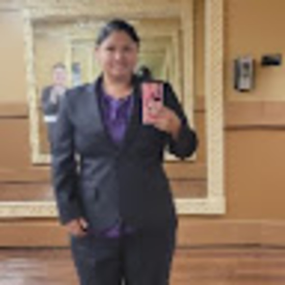 Meet your Posher, Alejandra - Picture 1 of 1